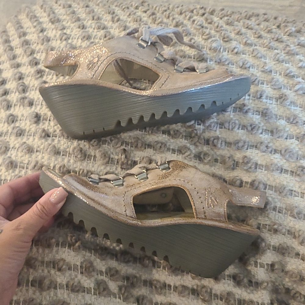 Fly London Lace Up Wedge 36 6